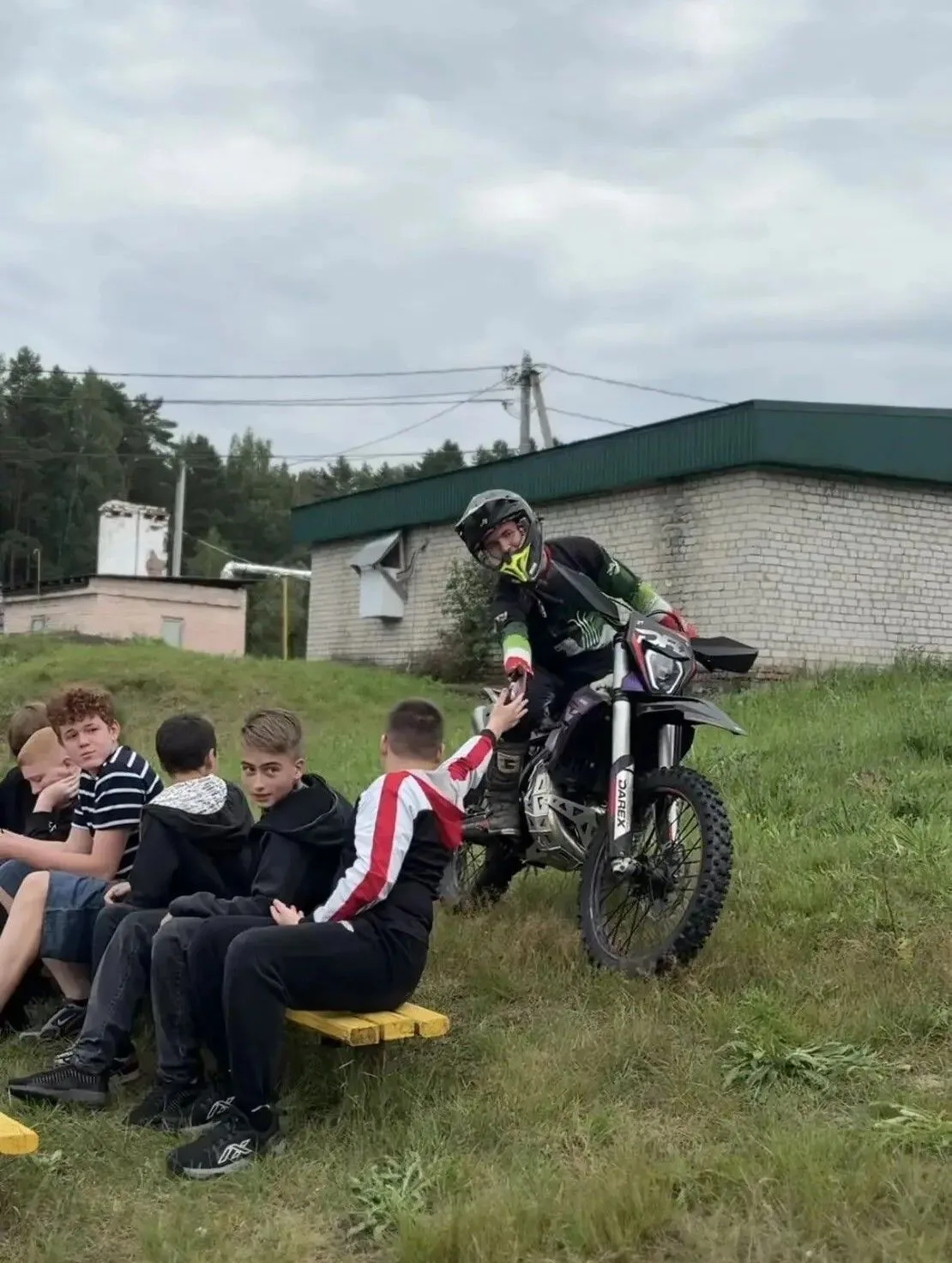 🚦 17 августа в лагере «Костёр» прошла важная встреча по безопасности дорожного движения