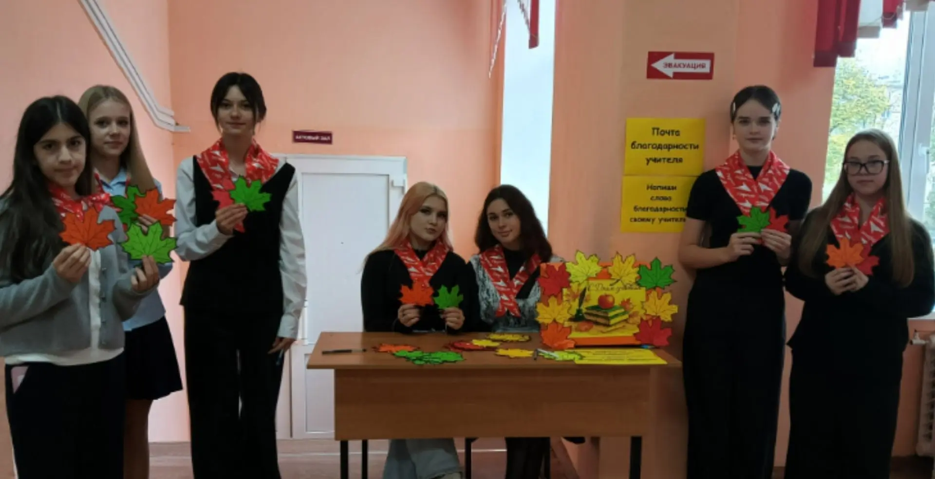 🌺👩‍🏫🌺 День учителя – прекрасный повод поблагодарить тех, кто выбрал себе важную и с...