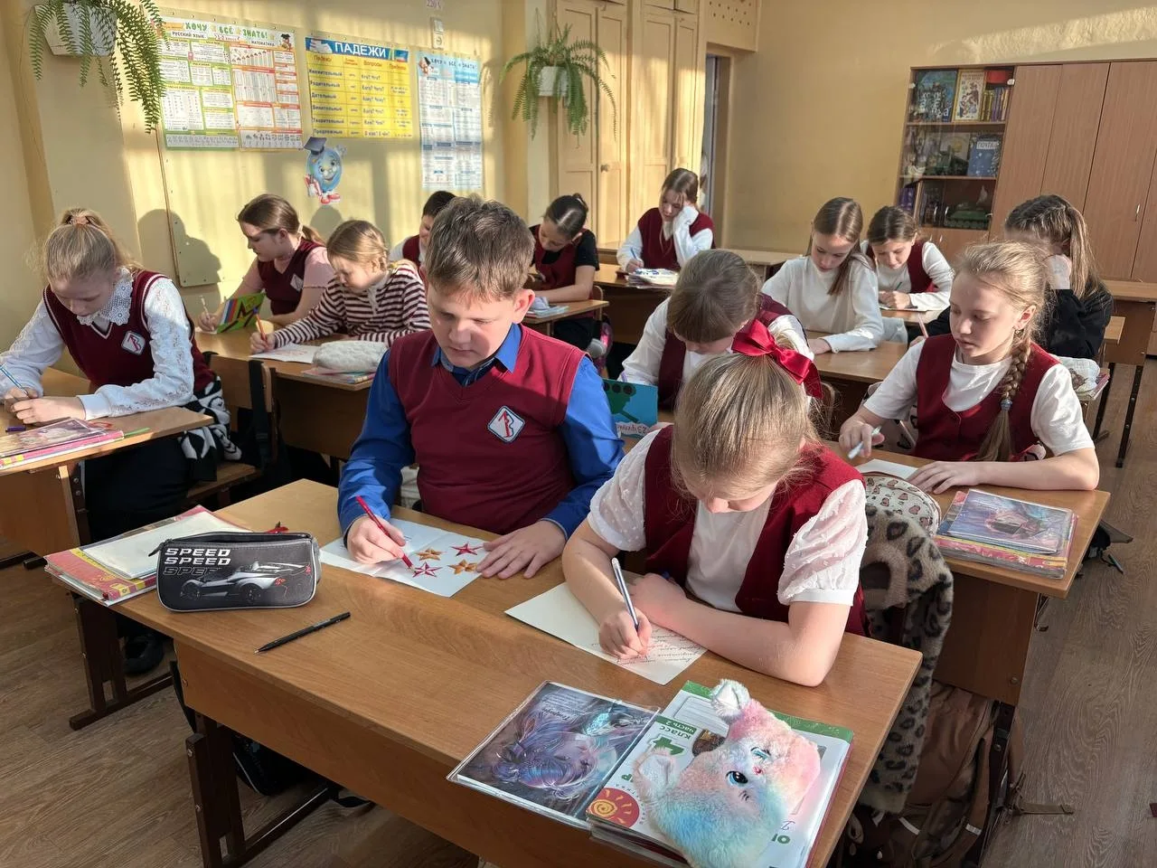 ✉Учащиеся нашей школы приняли участие в акции «Письмо солдату». 📝Ребята написали теплые письма и соз