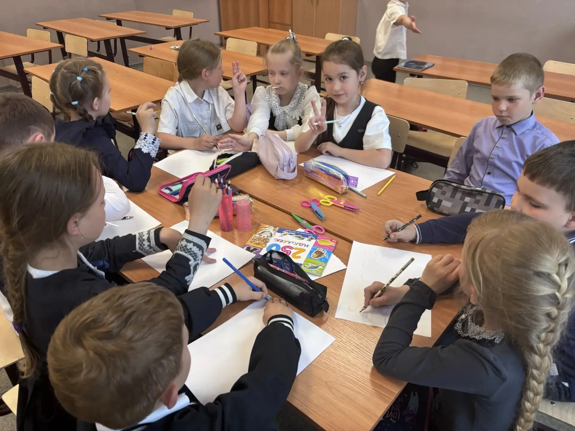 🌳 Жалобная книга природы: взгляд первоклассников 1 «Б» класса! 🦜В школе № 1 города Че...