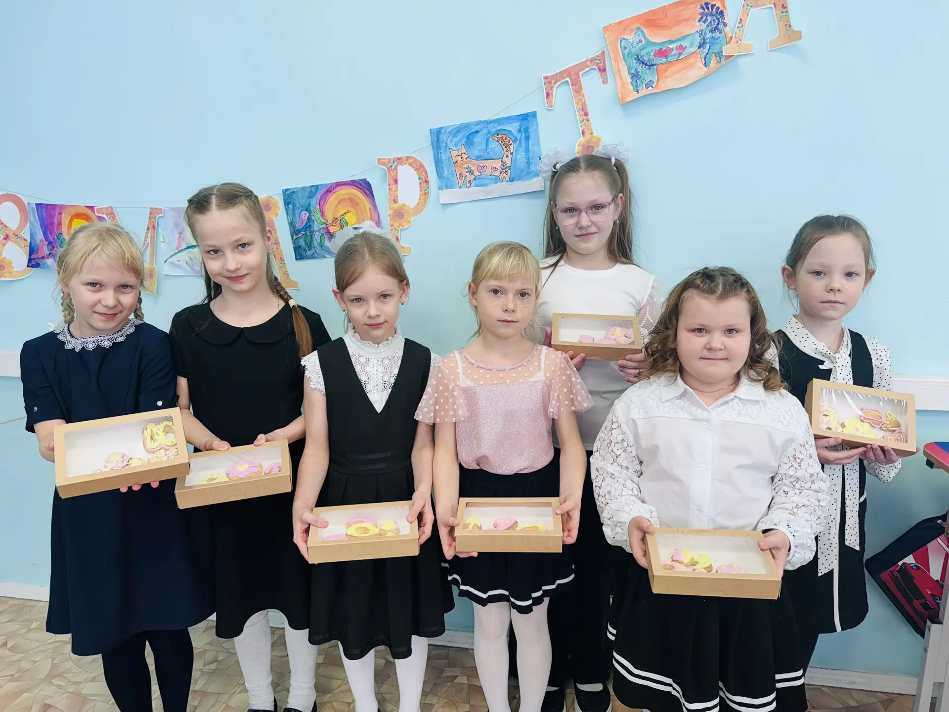 ☀️ Весна пахнет не только цветами, но и ароматными пряниками! ☀️  Девочки из 2 «Б» класса сегодня ст