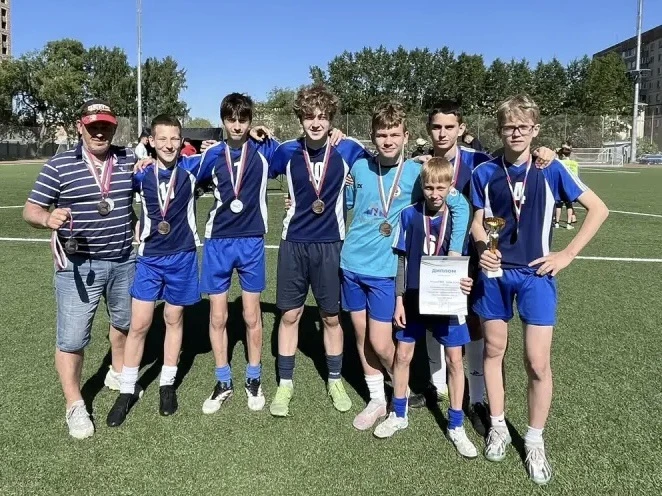 «Кожаный мяч»: наши футболисты - в тройке лучших! ⚽🥉  Команда учеников нашей школы заняла 3 место в 