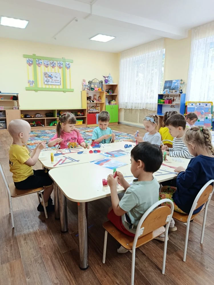 Сегодня в средней  группе №4 "Родничок " прошло мероприятие, посвящённое Дню России.🇷🇺