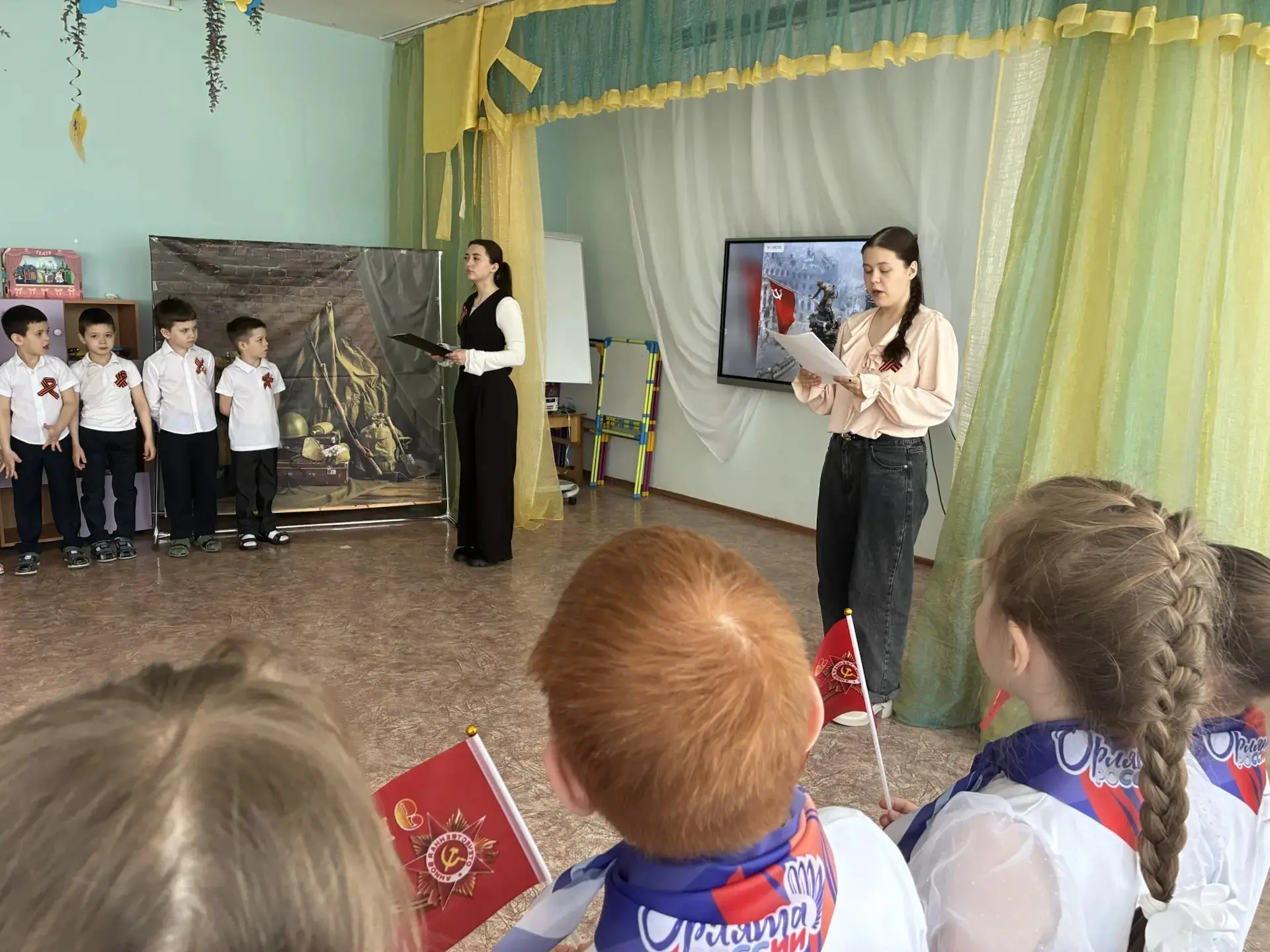 Праздник памяти и славы: помним и чтим!

Сегодня в нашем детском саду прошла торжественная линейка «