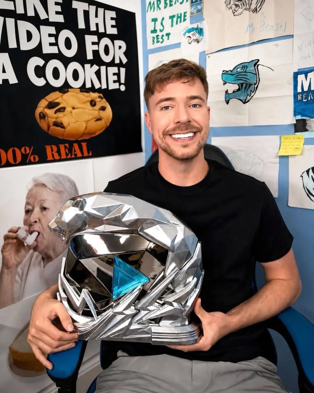 MrBeast установил новый рекорд на YouTube

Блоггер MrBeast первым в истории платформы набрал 500 мил