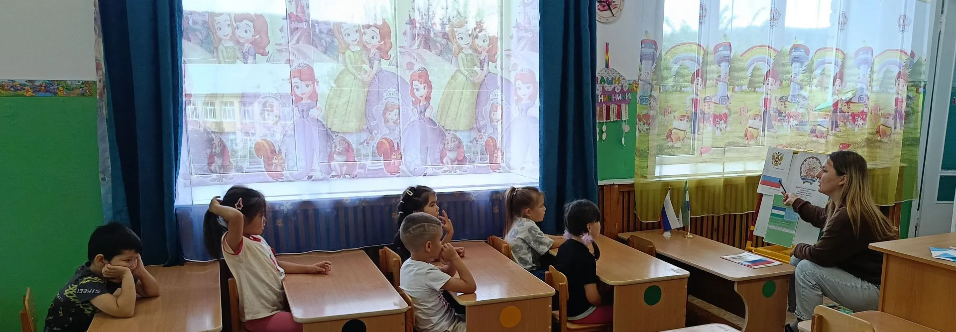 Беседа с детьми старшей группы «Государственный флаг России»