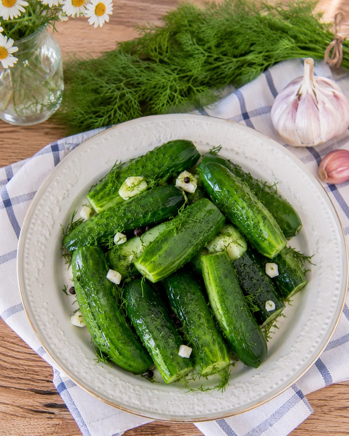Малосольные огурцы за ЧАС 🥒

Каждое лето делаем их по много раз, потому что готовятся быстро, а исч