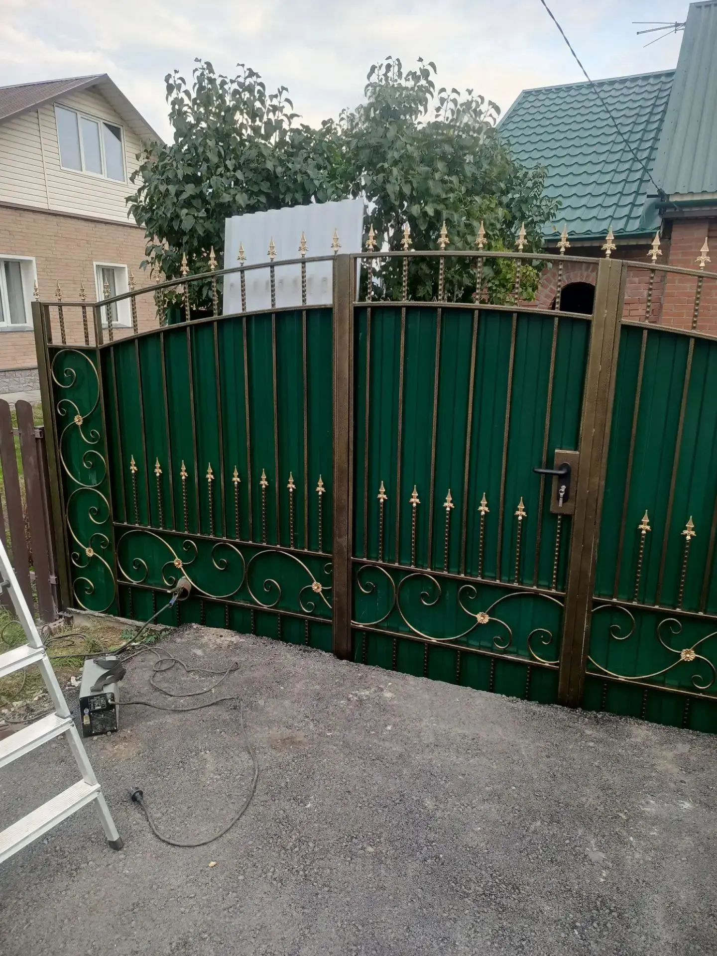 КОВАНЫЕ ЗАБОРЫ И ВОРОТА ПОД ЗАКАЗ