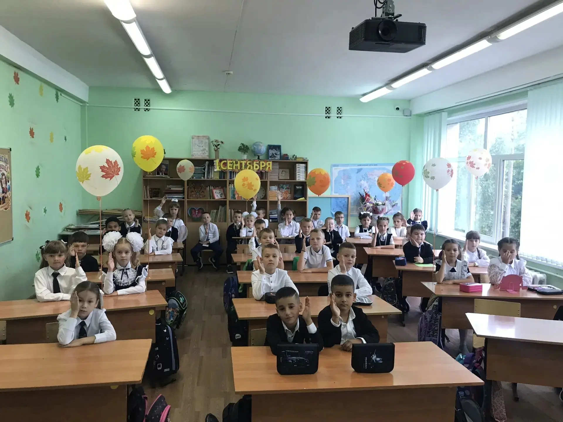 2 сентября прошел первый урок в увлекательной форме у 1а и 1б классов, на котором дети ...