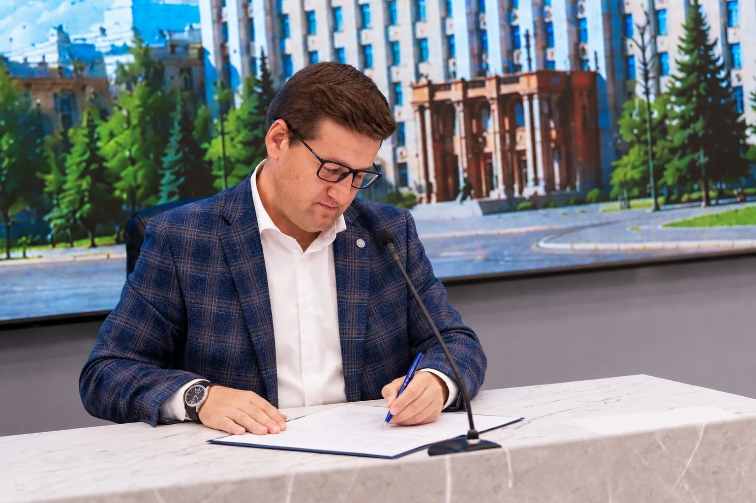 👍 Более 2000 первокурсников выбрали качественное современное образование: в ЮУрГУ подписаны приказы