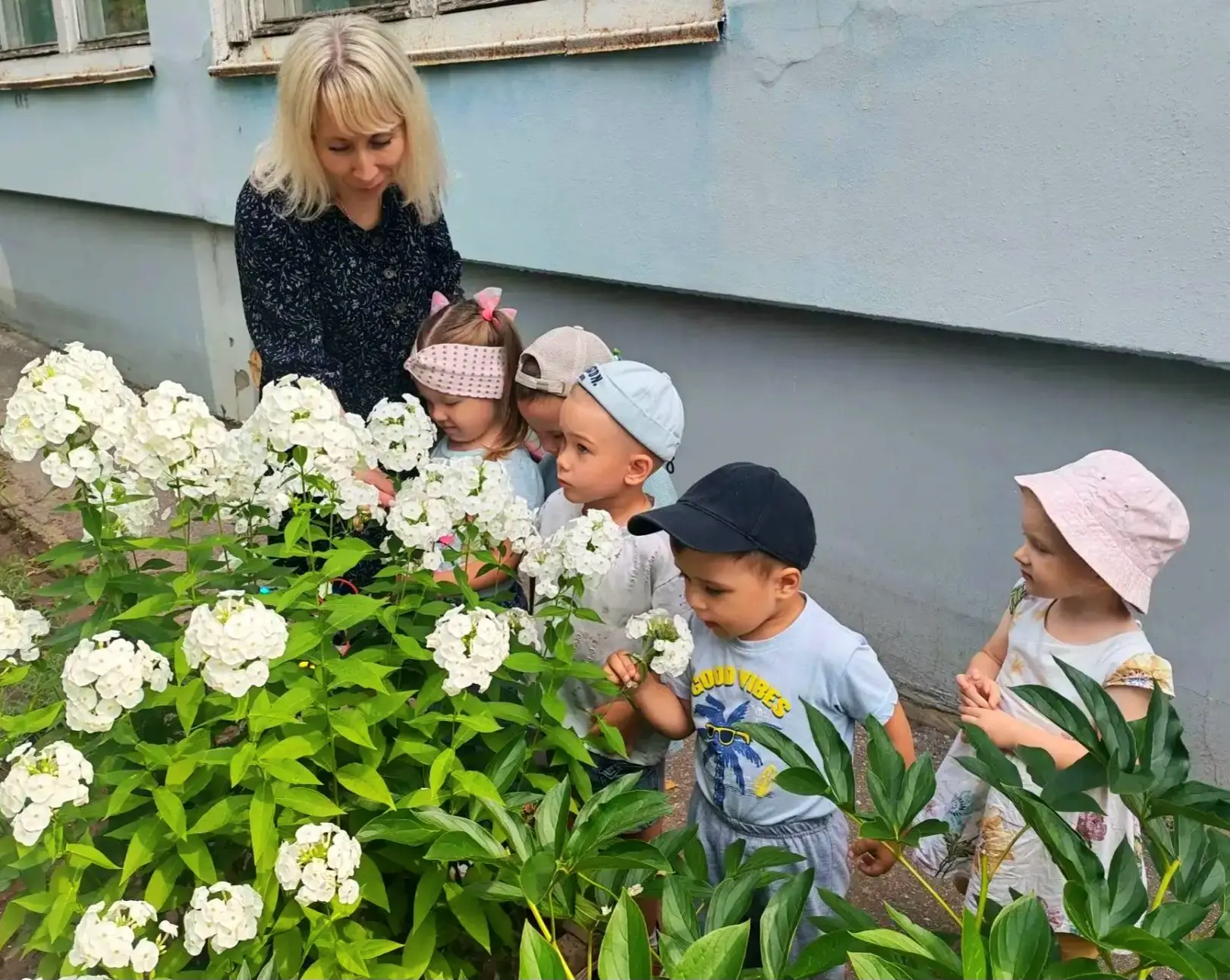 🌼🌸🌼 Наблюдение на прогулке в детском саду — лучший способ познакомить дошкольников с...