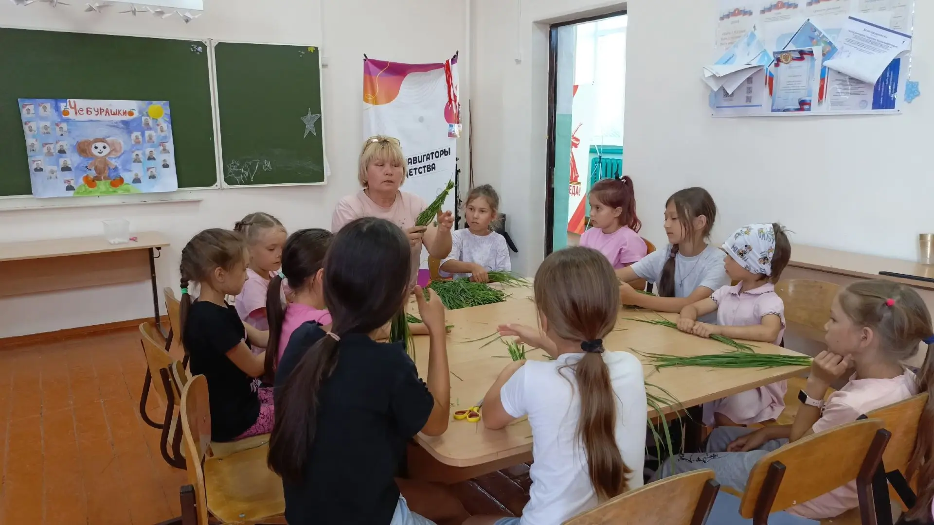 📢День развлечений и игр в пришкольном лагере: от вятских кукол до водяной эстафеты.

💥Сегодняшний 