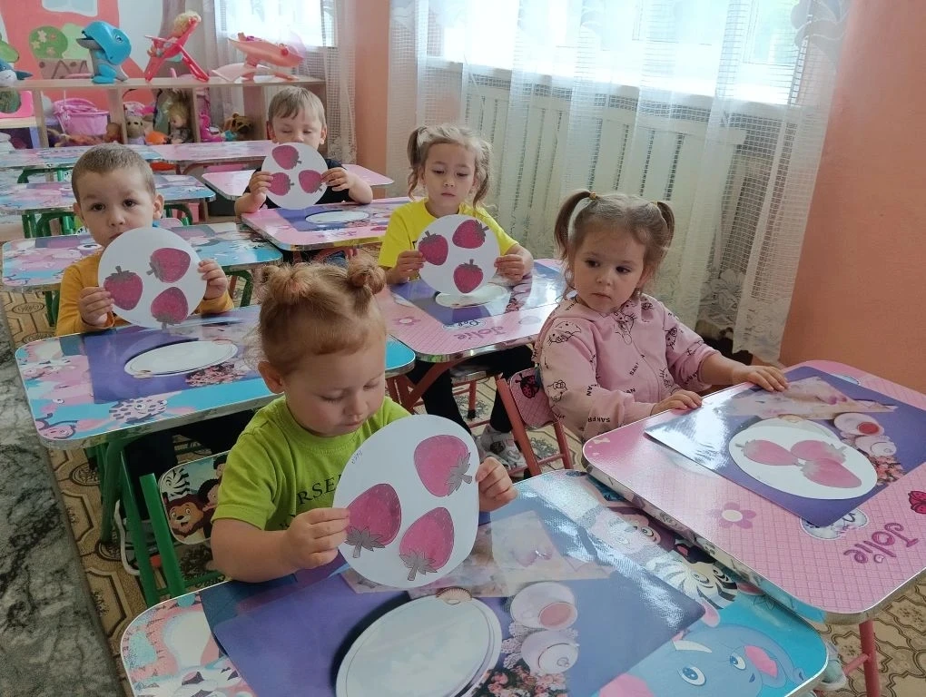 🍓 Развлекательное занятие «Клубничная столица Приморья» 🍓

Сегодня в нашей группе царила настоящая