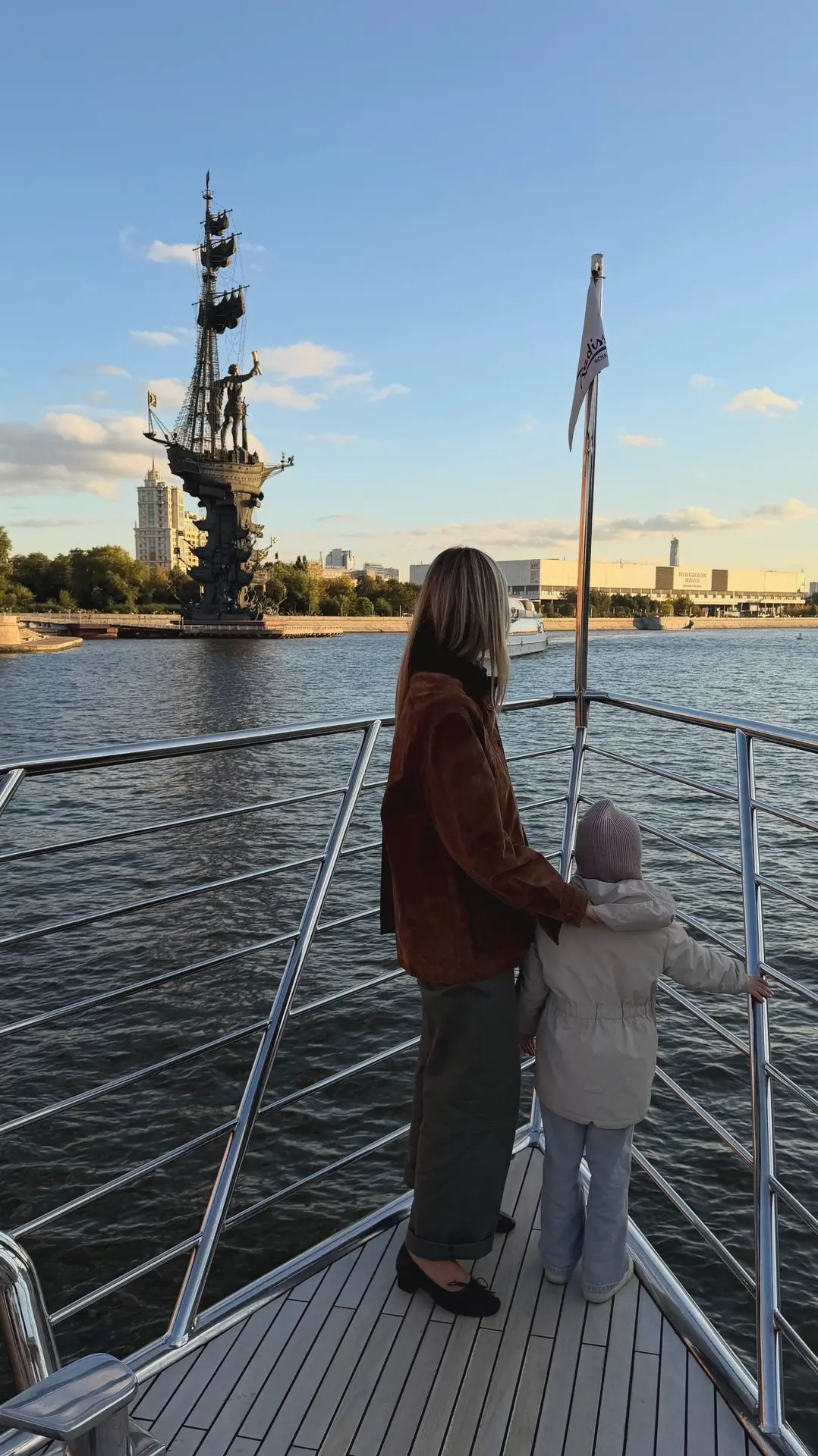Лучшее решение для выходного дня — отправиться на обед в плавь по Москве вместе с ресто...
