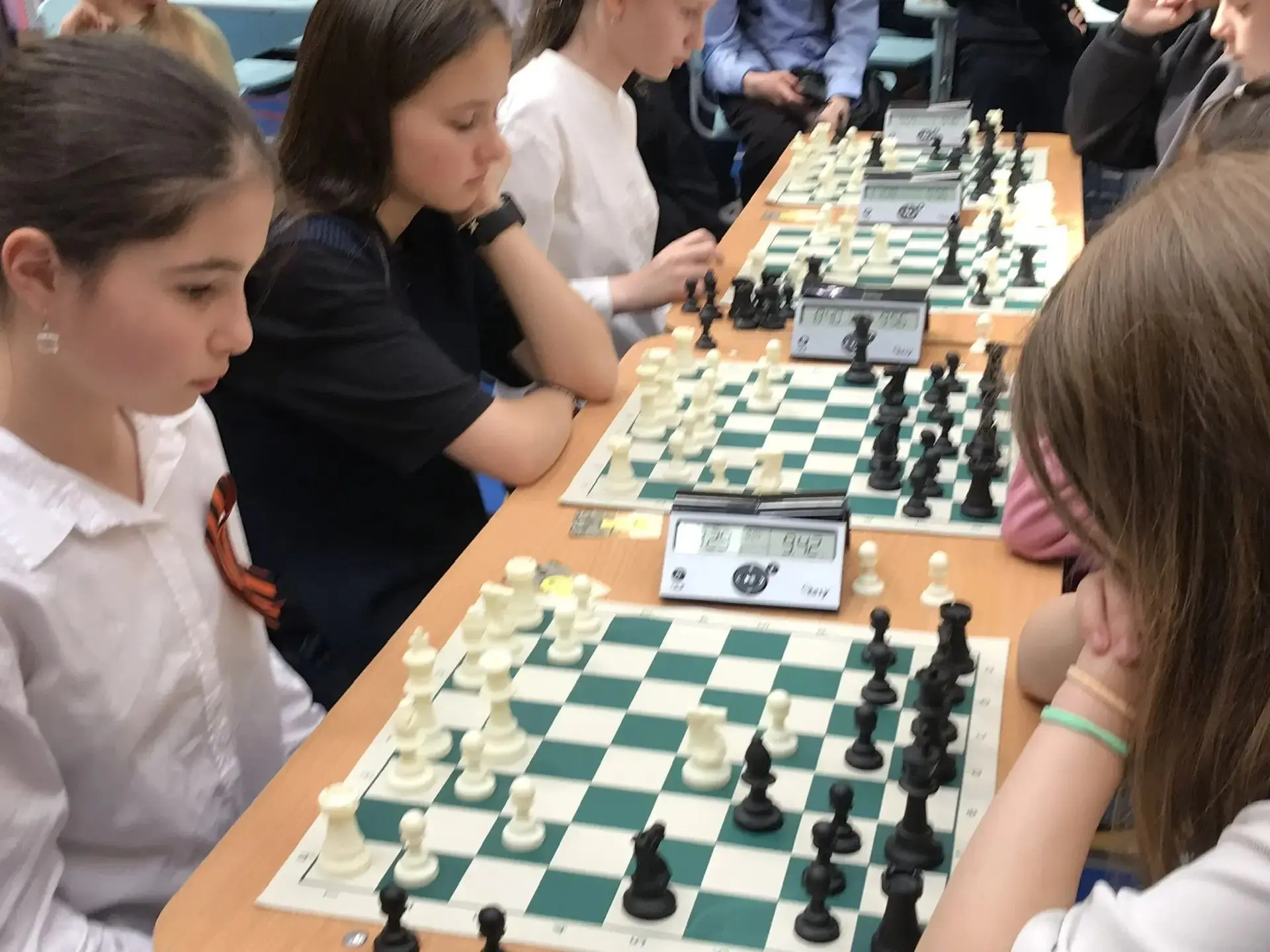 ♟️Исторический рекорд в Екатеринбурге: 200 школьников сразились за «Кубок Чемпионов» в школе №48!  🛑