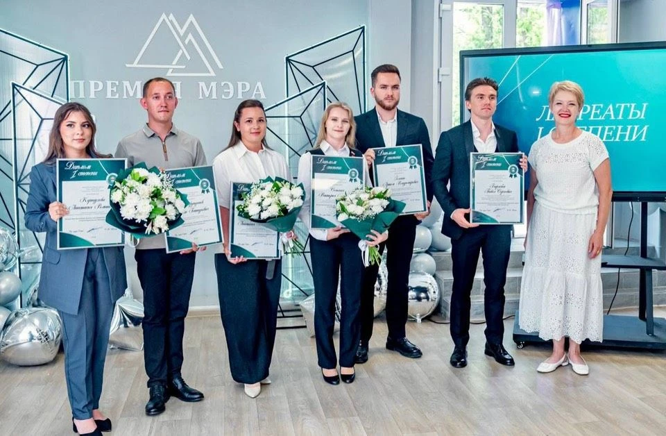 🏆 ГОРДОСТЬ СИБЮУ — ЛАУРЕАТ МОЛОДЁЖНОЙ ПРЕМИИ МЭРА!

Артем Зеленин, выпускник 2026 года по направлен