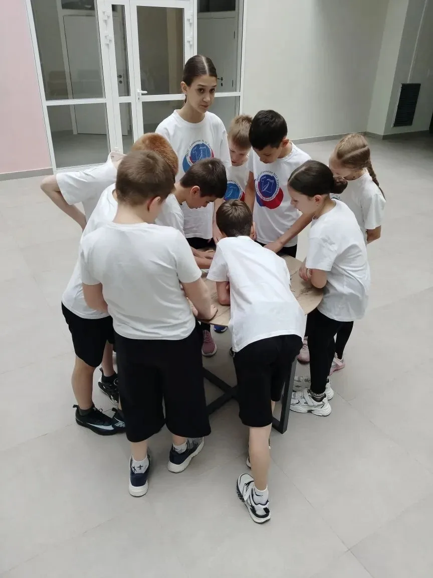 Зарница 2.0 — день настоящих героев! ⚡🎖️  Сегодня в МОУ "СШ № 7" прошёл районный этап Зарницы для мл