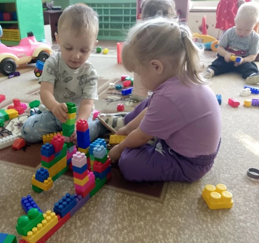 👶Малыши группы раннего возраста "Гномики" сегодня играли в различные игры🚗.Ведь игра ...