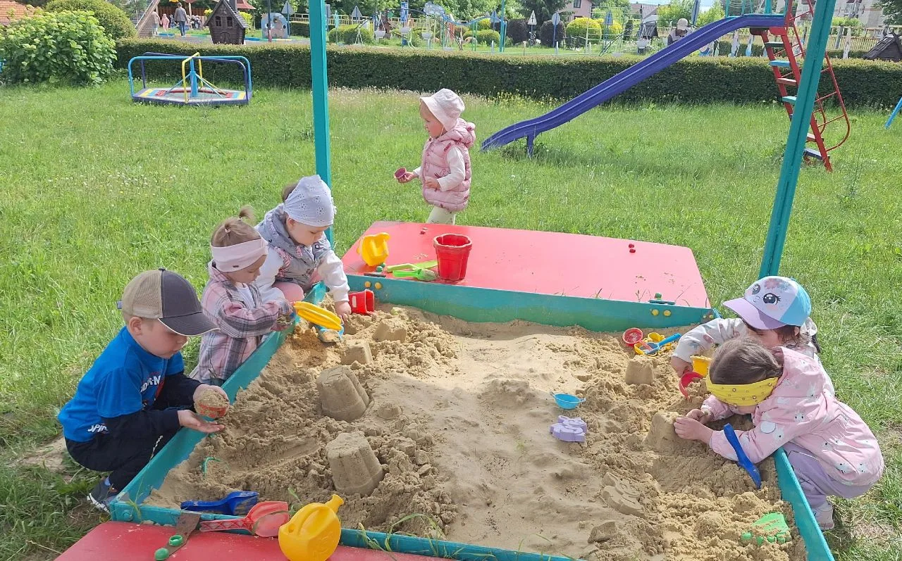 ☀ ☀Летние радости группы «Цветик‑семицветик»! 

Во время прогулки наши воспитанники с удовольствием 