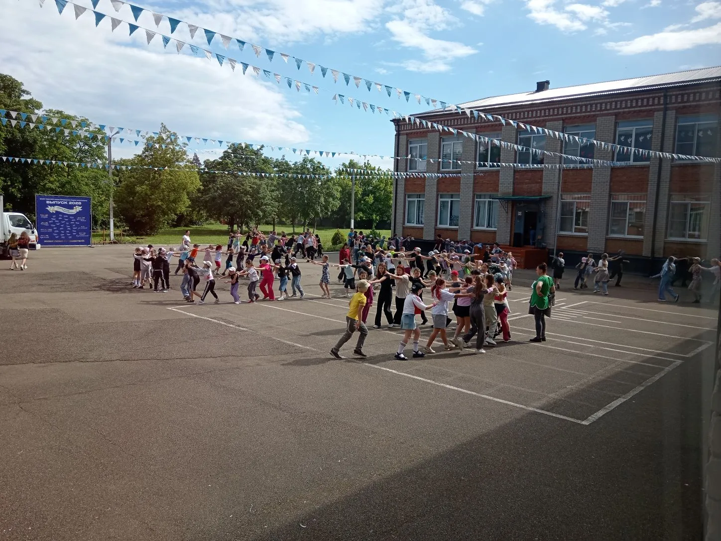 #УраКаникулы 
#ГодЕдинстваНародовРоссии Сегодня в лагере "Солнечная страна" дети учились  играть в н