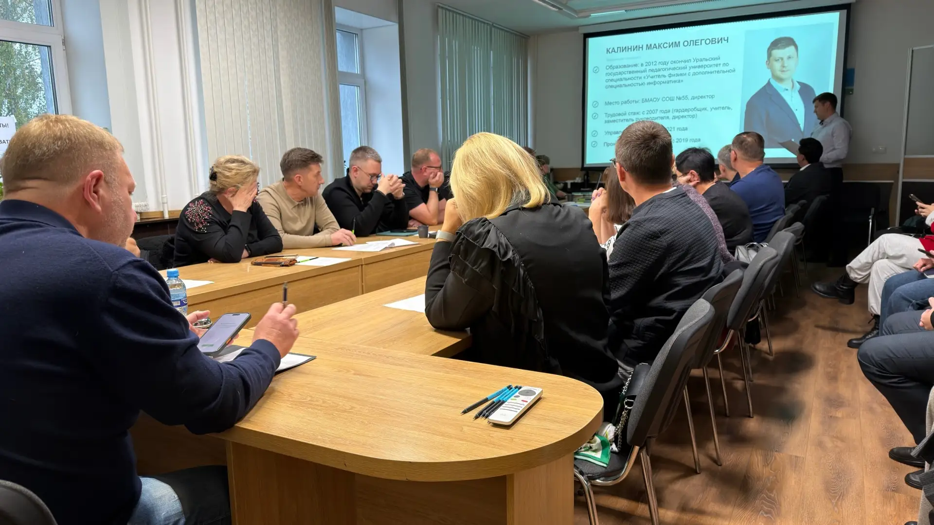 В зале заседаний городской думы началось заслушивание проектов кандидатов на пост главы...