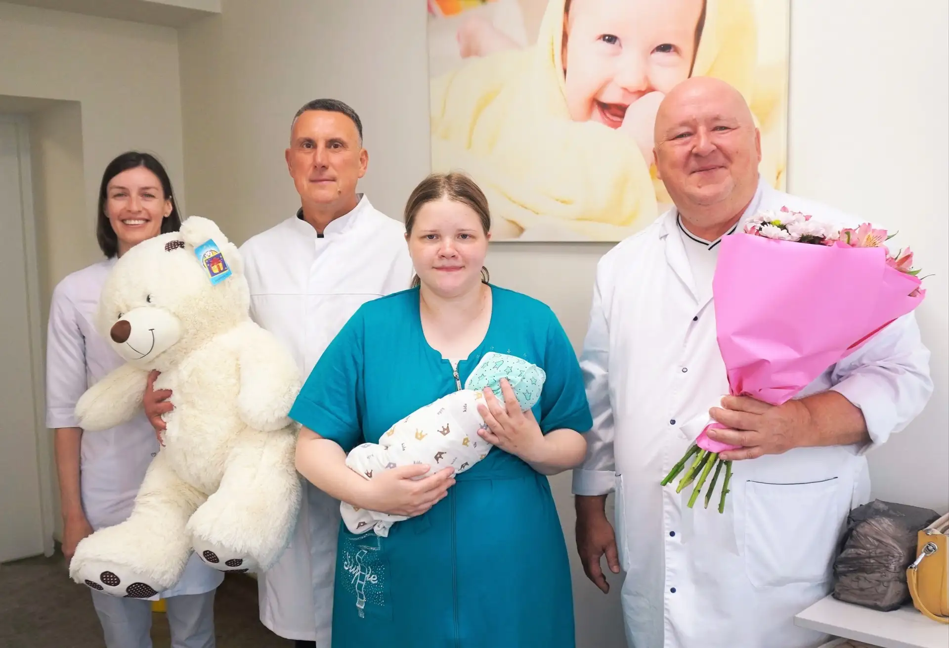 Первого родившегося в день Великого Новгорода малыша поприветствовал мэр
