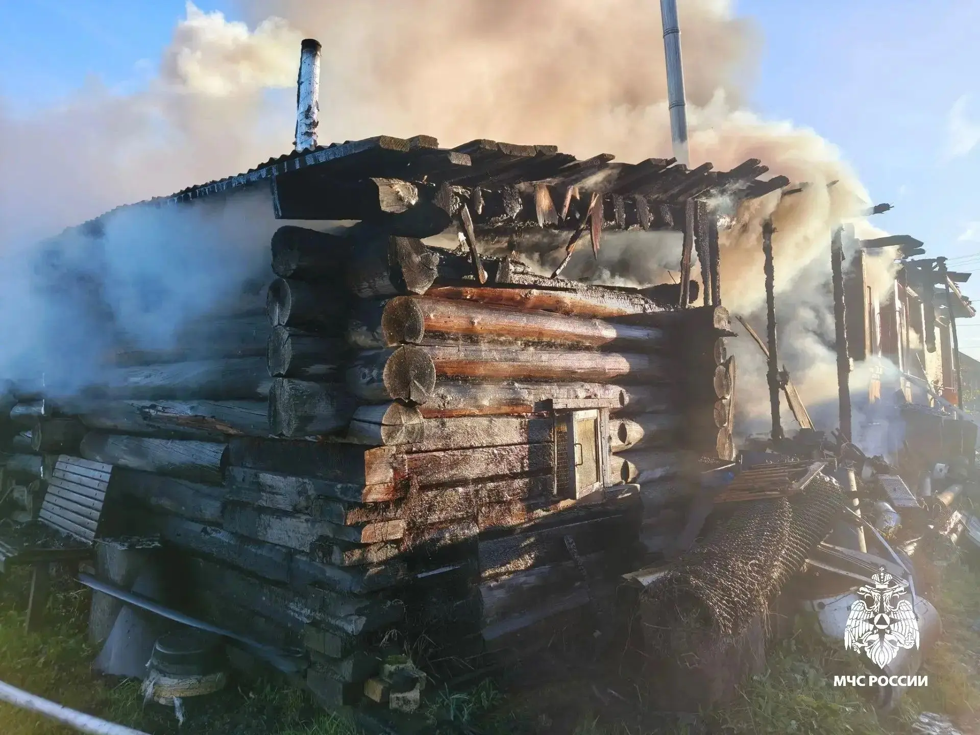 ЖИЛОЙ ДОМ ВСПЫХНУЛ В КОСТРОМСКОМ РАЙЦЕНТРЕ