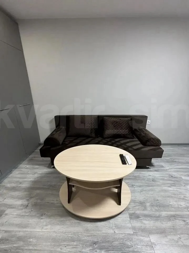 1 комнатная квартира улица 1 конной армии. Квартира просторная и светлая, отдельная кух...