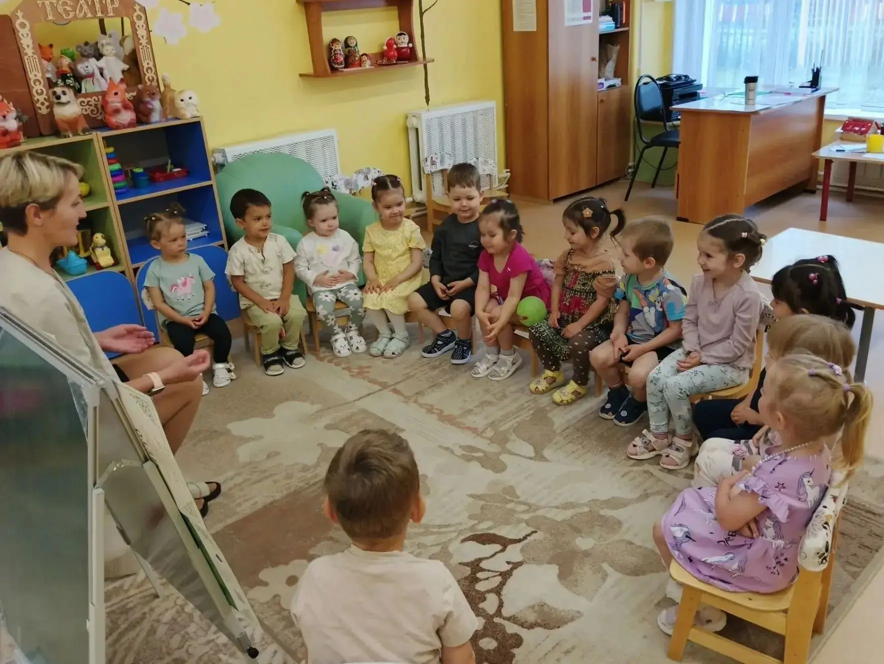 Сегодня в наших 1 младших группах было по-настоящему солнечно и ярко! ☀️ 

Мы отправились в увлекате