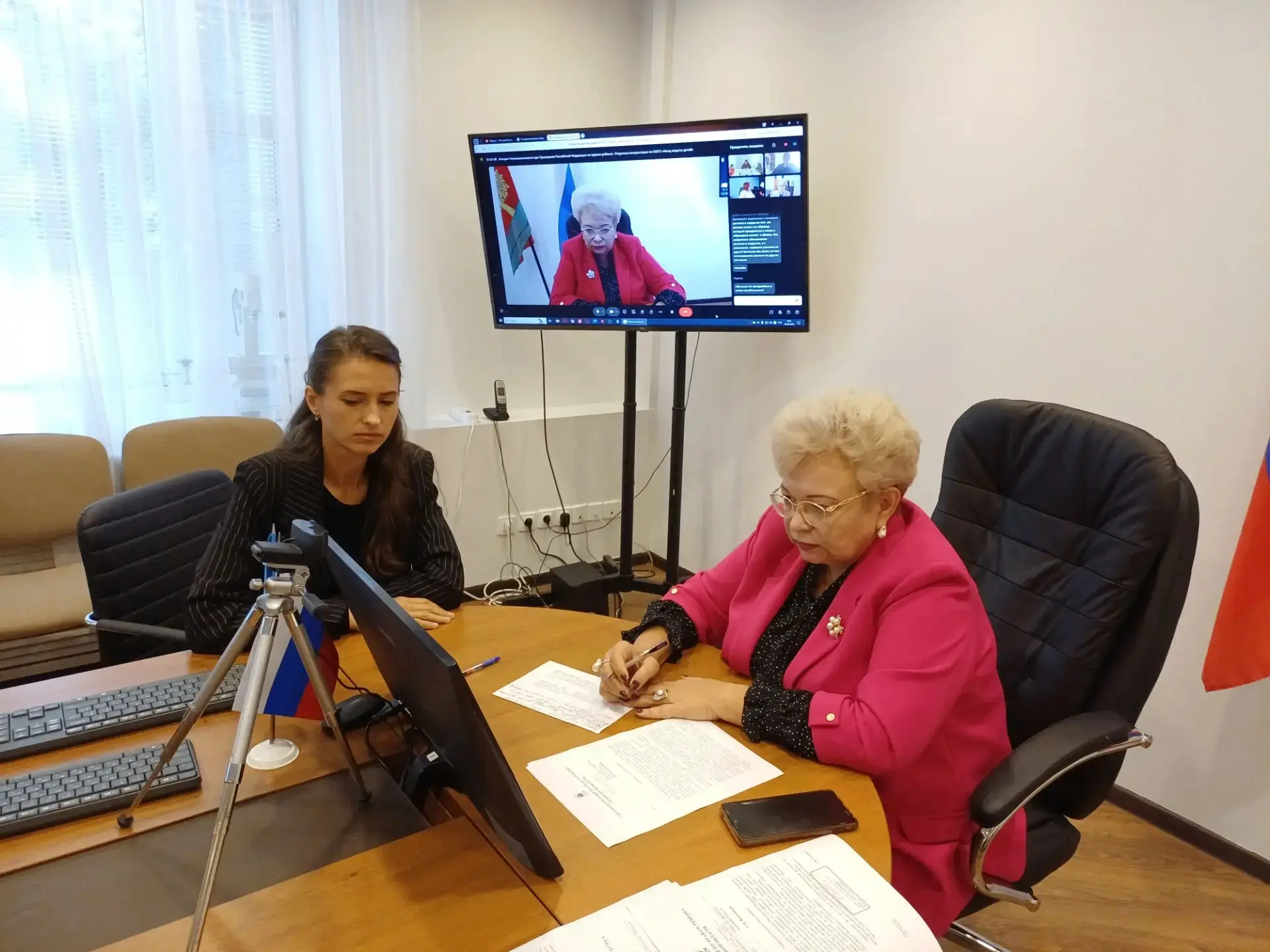 Уполномоченный по правам ребёнка Оксана Хлякина приняла участие в консультации по вопро...