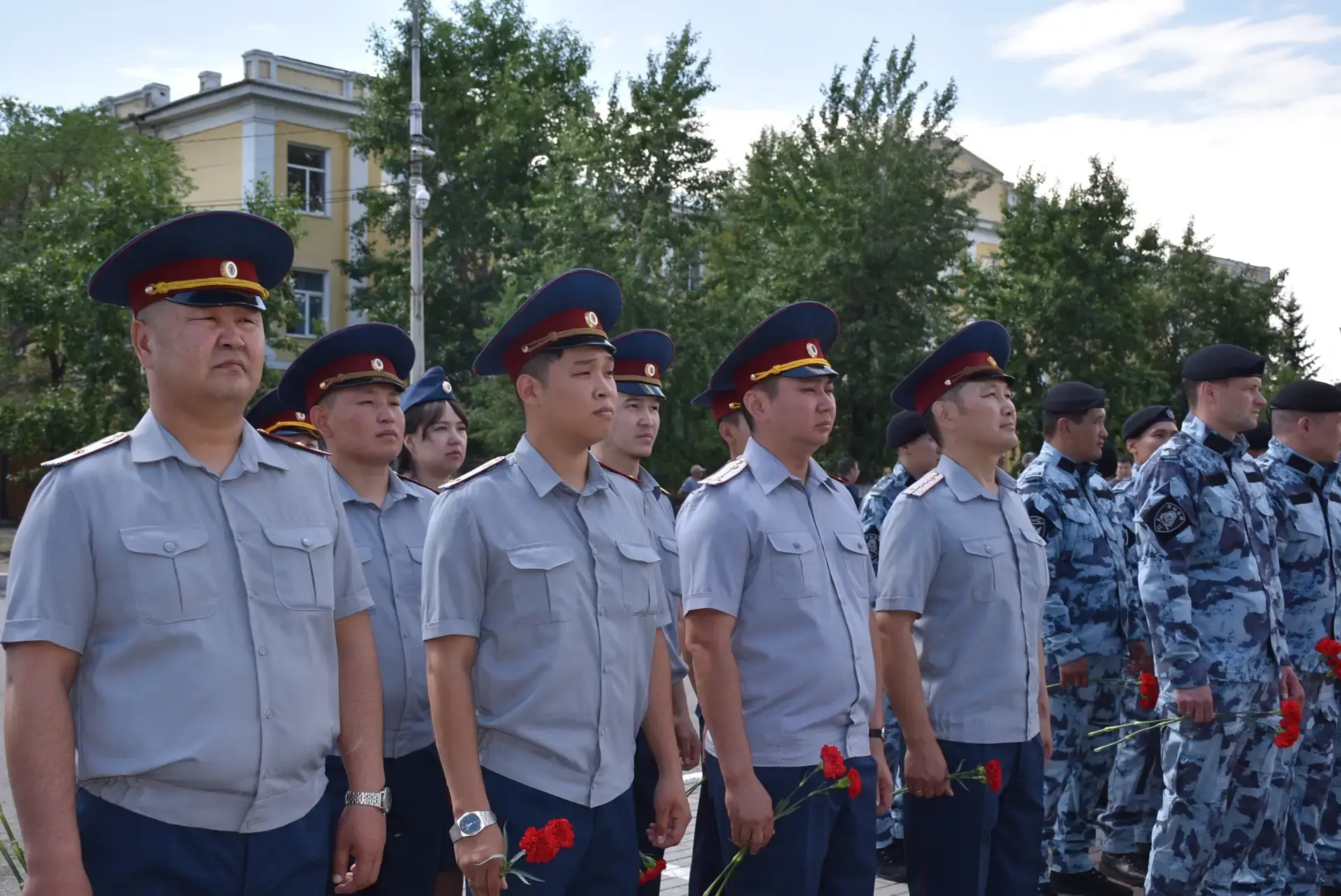 Сотрудники УФСИН России по Республике Тыва приняли участие в памятной церемонии возложения цветов к 