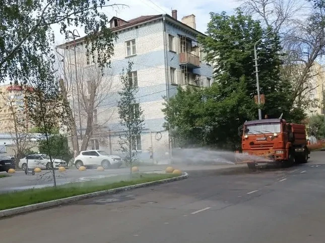 🧹Сотрудниками коммунальной службы продолжаются мероприятия по благоустройству

🔶В течение суток вы