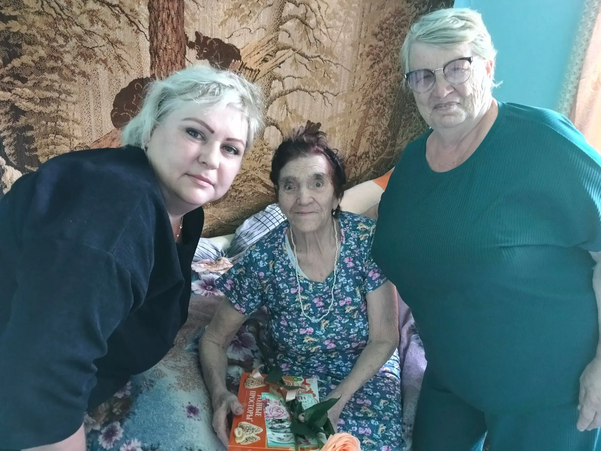 Администрация Шагаловского сельсовета и Совет ветеранов поздравили долгожительниц нашег...