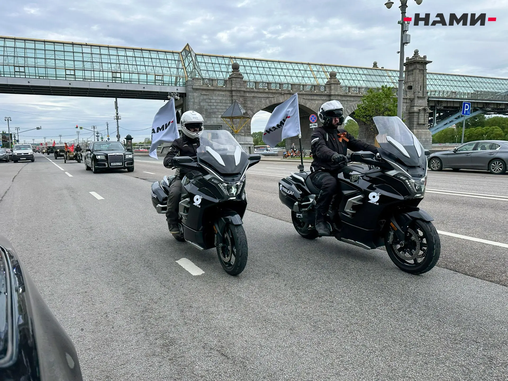 В автопробеге «Круг Победы» участвовали более 400 раритетных автомобилей
