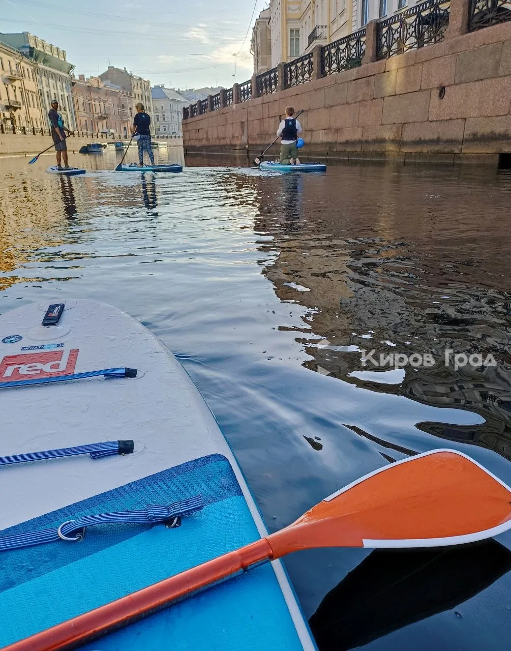 Мода на сапы:
В МЧС призвали учить кировчан азам гребли 🚣‍♀

SUP-борды остаются в тренде в Кировско