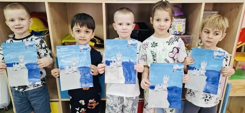 ЗАБАВНЫЕ НОВОСТИ 🏡  18 марта празднуется важная дата — День воссоединения Крыма с Россией.   И, коне
