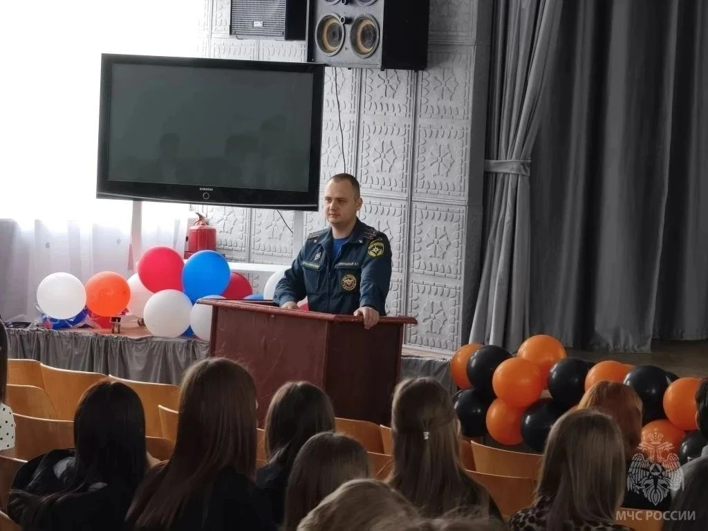 Безопасность должна быть в приоритете всегда  В преддверии летних каникул спасатели МЧС России встре