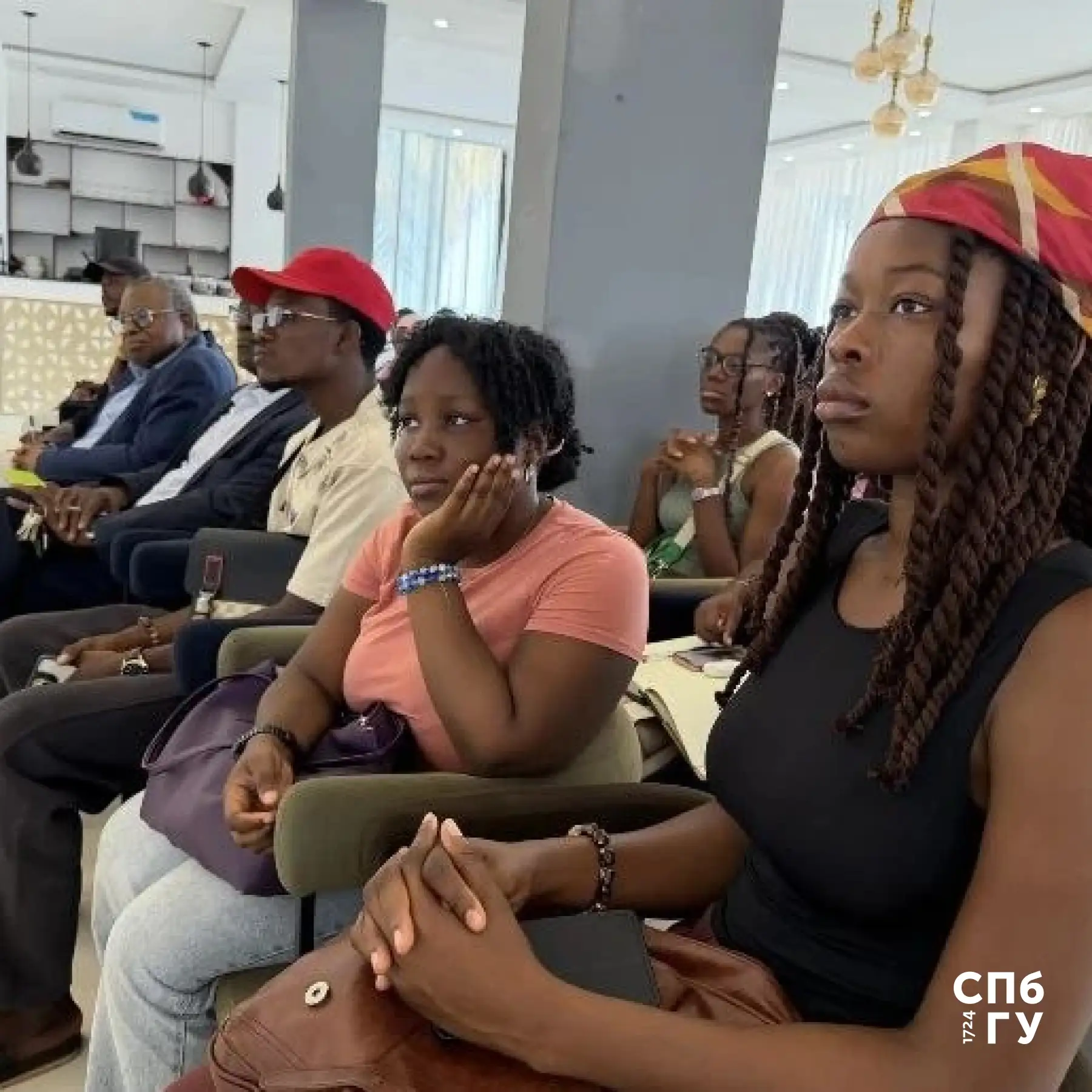 🇬🇳Мы решили, что в Петербурге недостаточно жарко, и решили уехать в Гвинейскую Респуб...