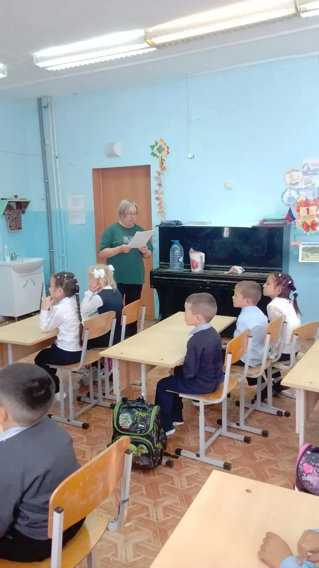 Сегодня в начальной  школе прошёл Час памяти, посвящённый Дню солидарности в борьбе с т...