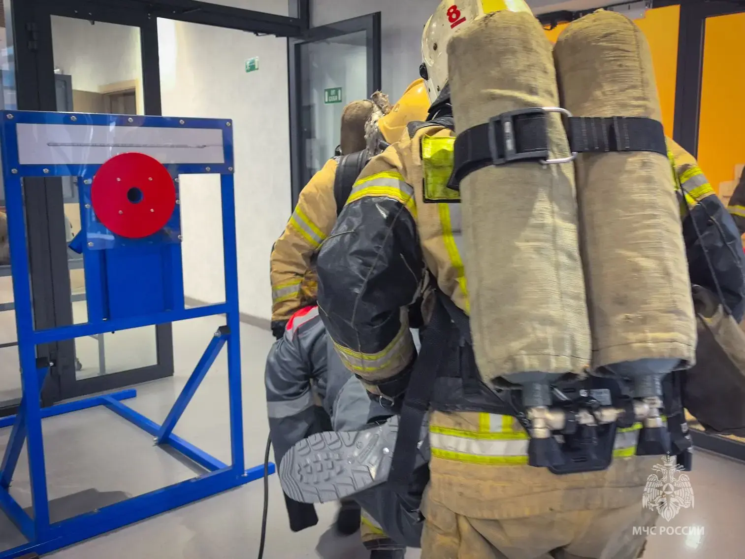 🧯🚒Пожарно-тактическое занятие с эвакуацией в МАОУ СОШ №300 «Перспектива»  Сотрудники 1 пожарно-спаса