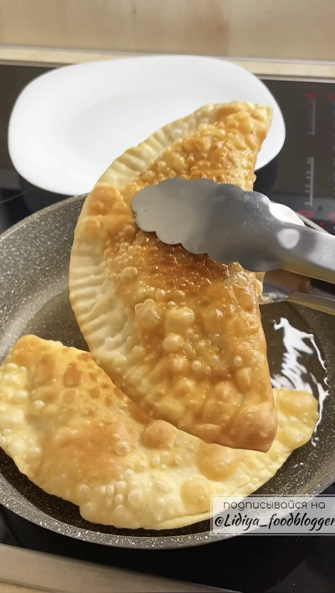 Этот рецепт поможет вам приготовить вкусные чебуреки с первого раза!