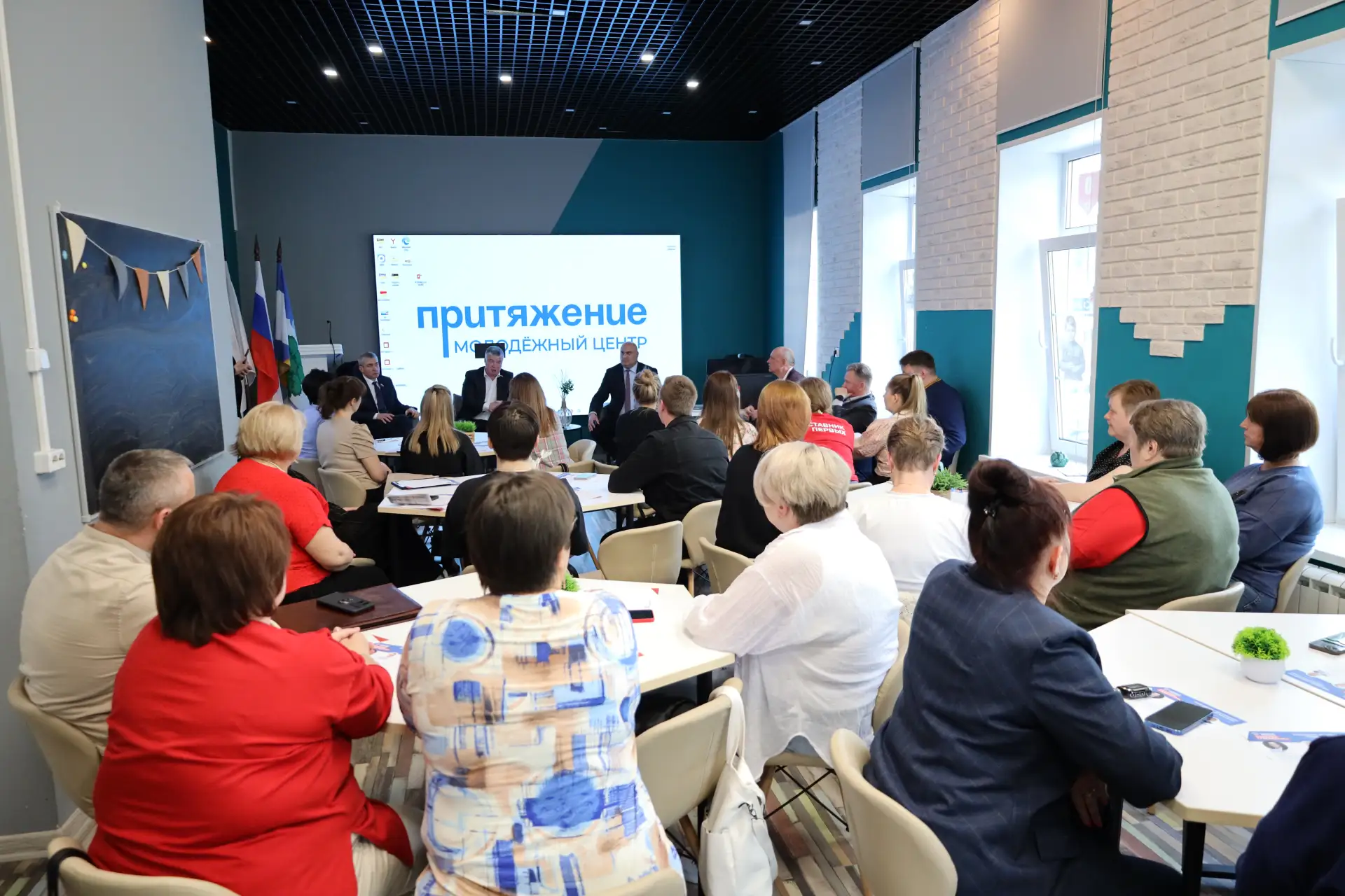 В Ветлуге прошла рабочая встреча депутата Госдумы РФ Артема Кавинова с жителями и активом округа  В 