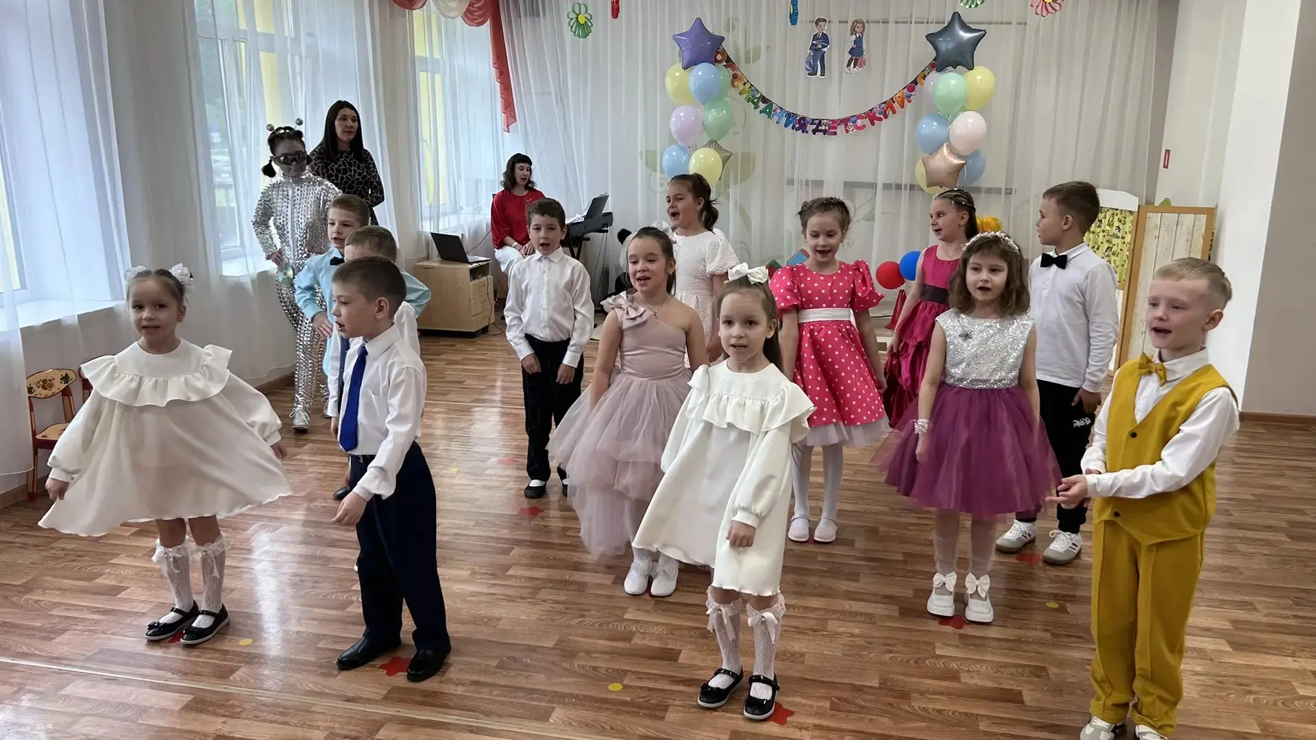 Замечательный утренник выпускников группы "Звездочеты" мы сегодня посмотрели! Но этот п...