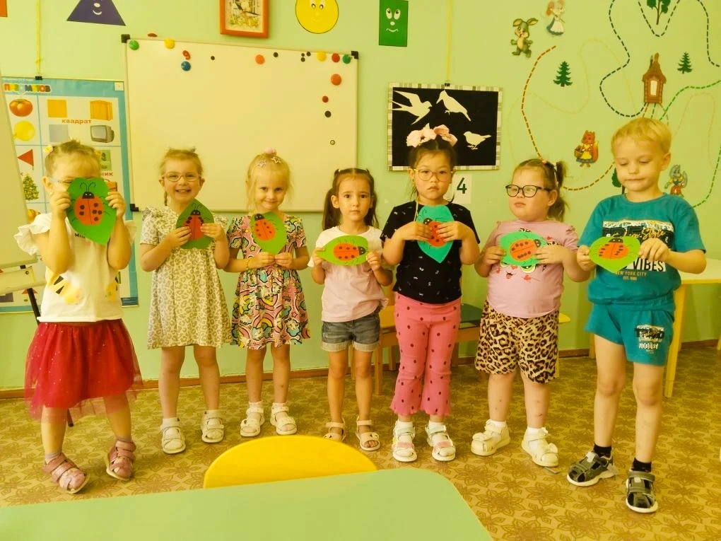📣На прошлой неделе у воспитанников группы №8 прошло занятие по аппликации на тему «Бож...