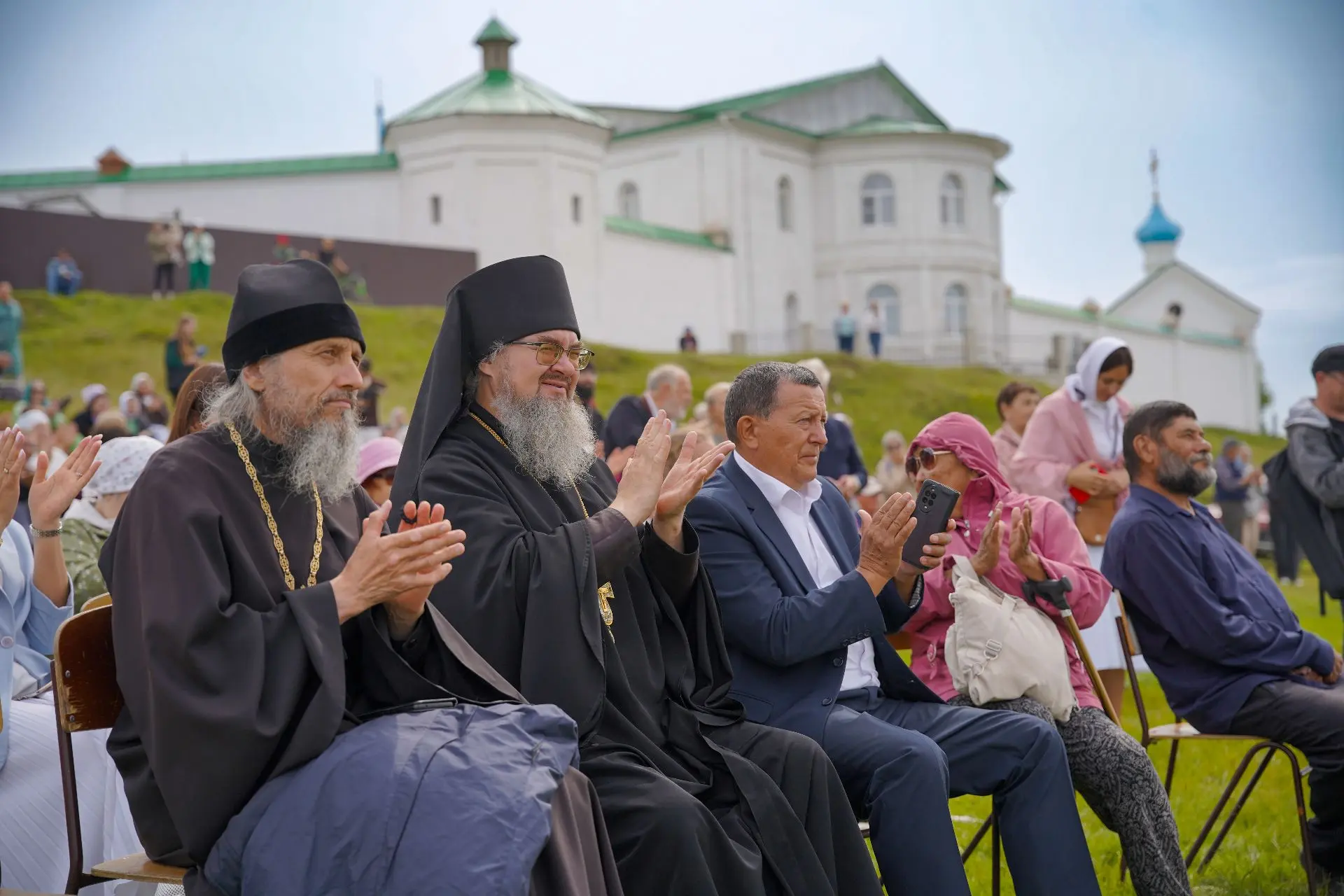 🌊⛪ Фестиваль «Преображение и Единство» проходит в эти дни в Посольском монастыре! Это ...