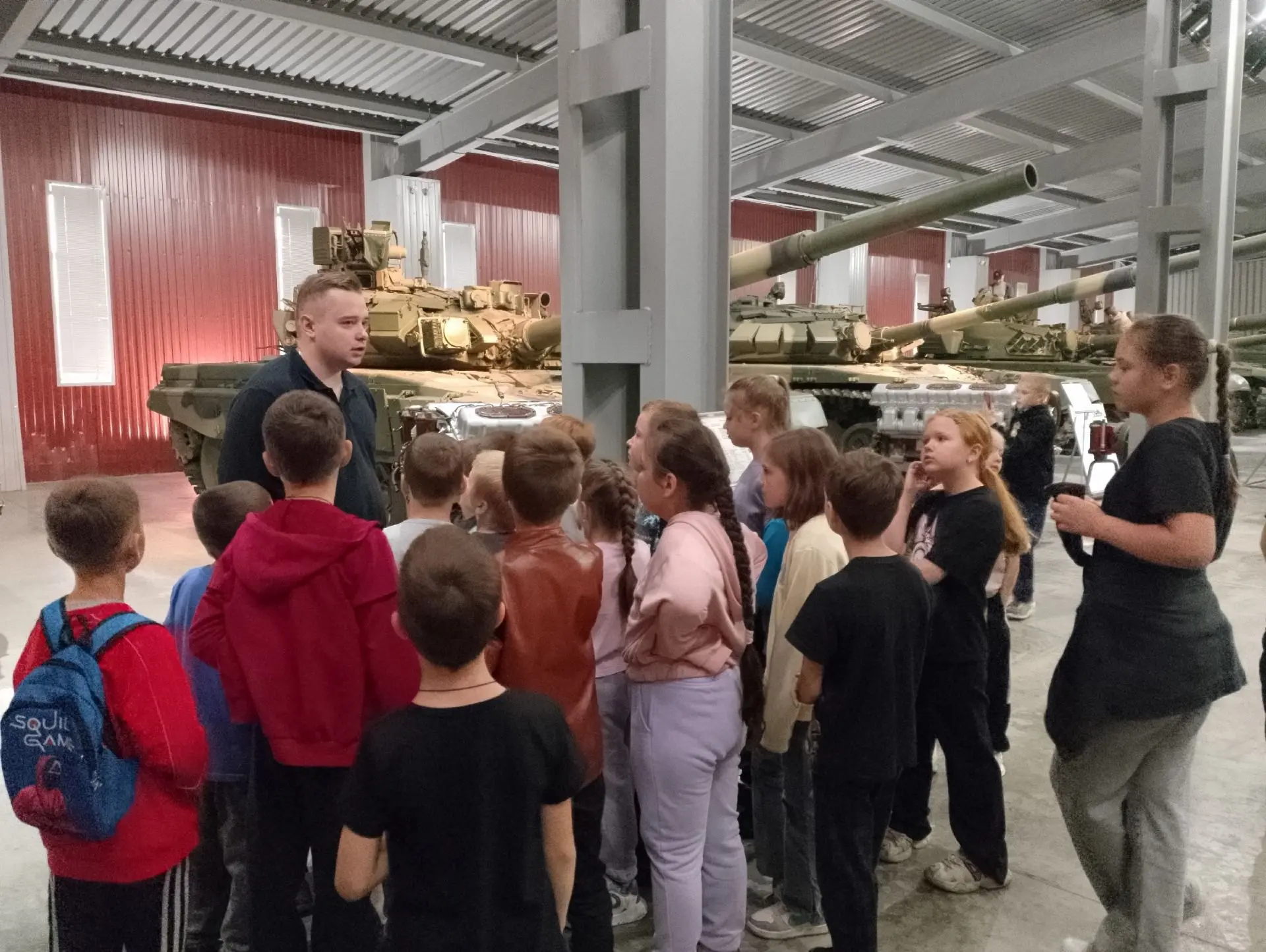 🚀 Вчера у нас был день силы, техники и детства!

Мы с ребятами посетили музей бронетанковой техники