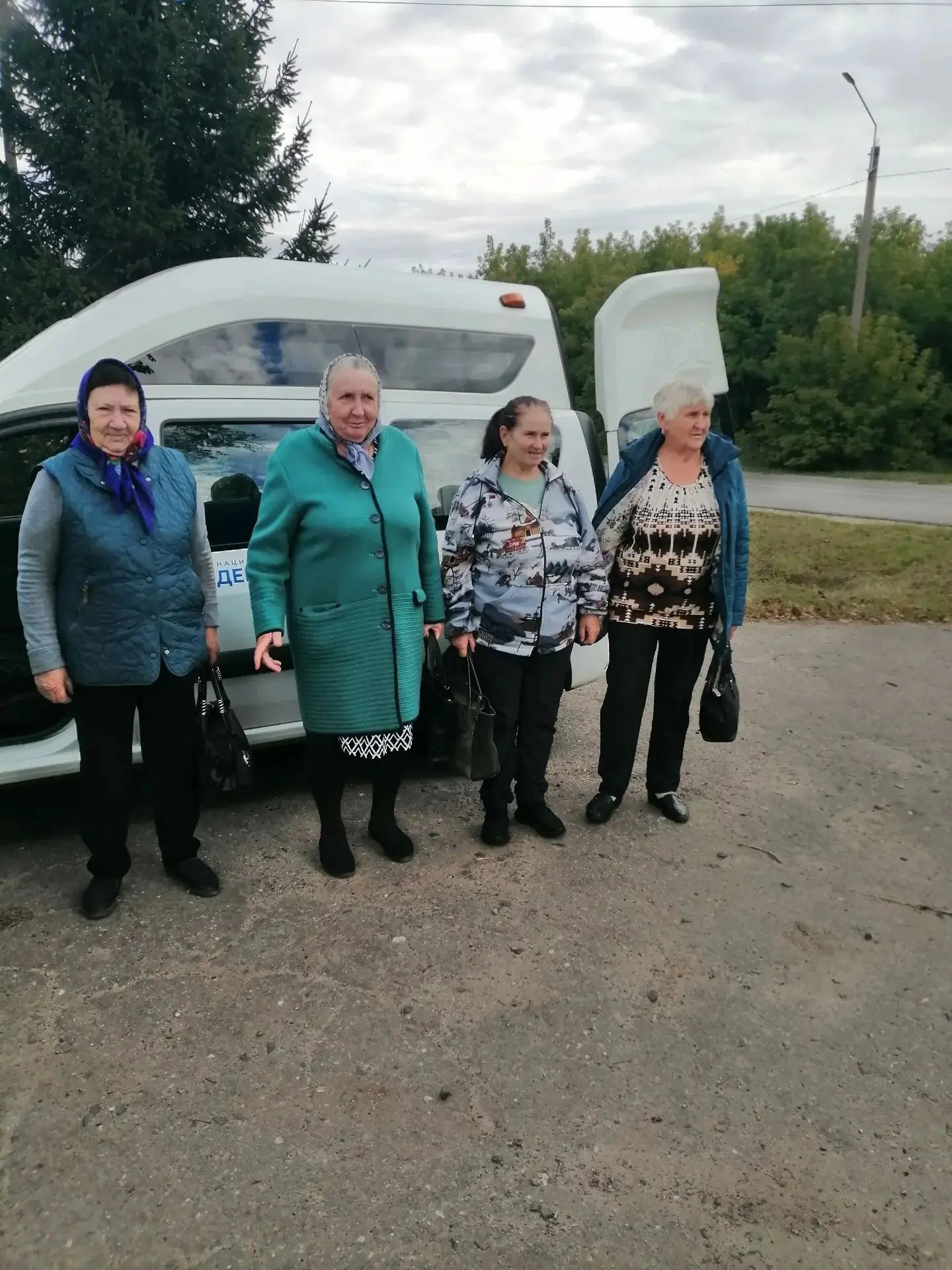 🖊️Продолжается работа по доставке жителей старше 65 лет отдаленных сел в лечебное учре...