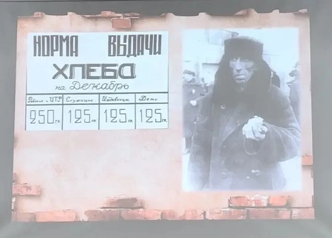 Блокада Ленинграда 🕯  Сегодняшний день , 27 января , был посвящен годовщине снятия Блокады Ленинград