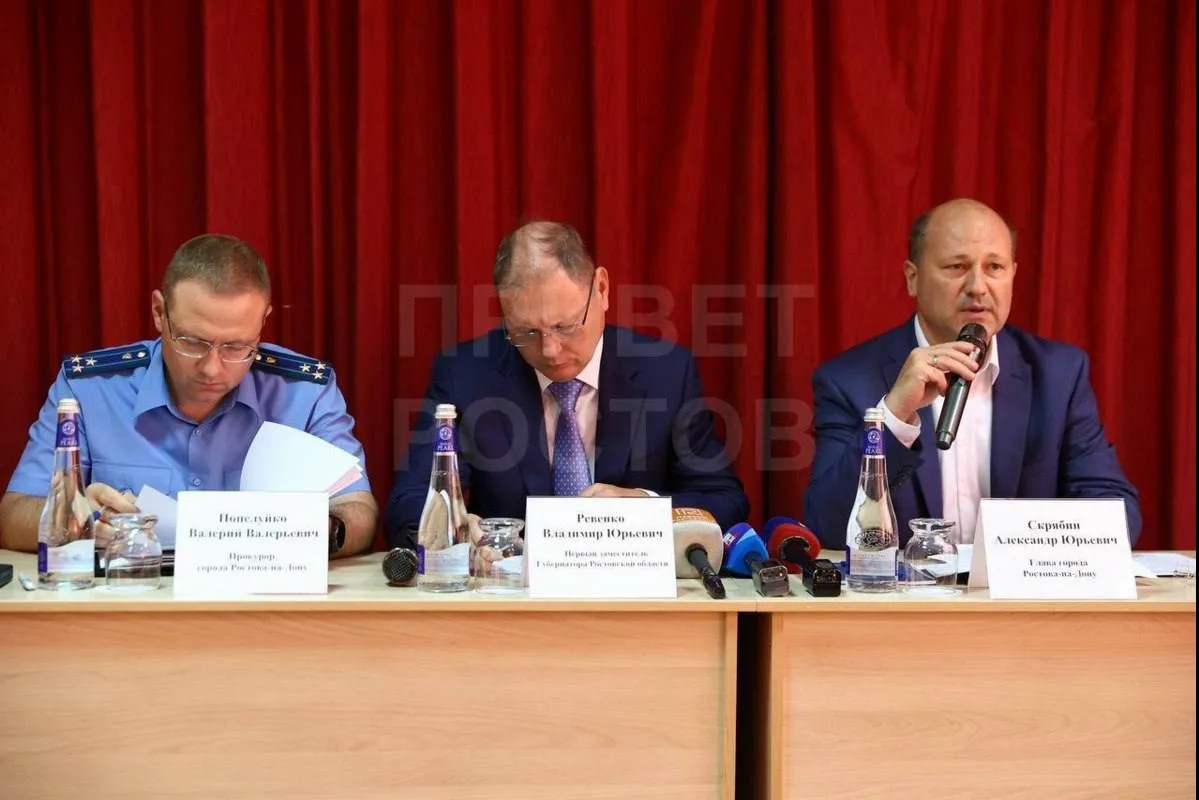Часть жильцов повреждённого дома временно расселят 
 
В Пролетарском районе Ростова прошла встреча с