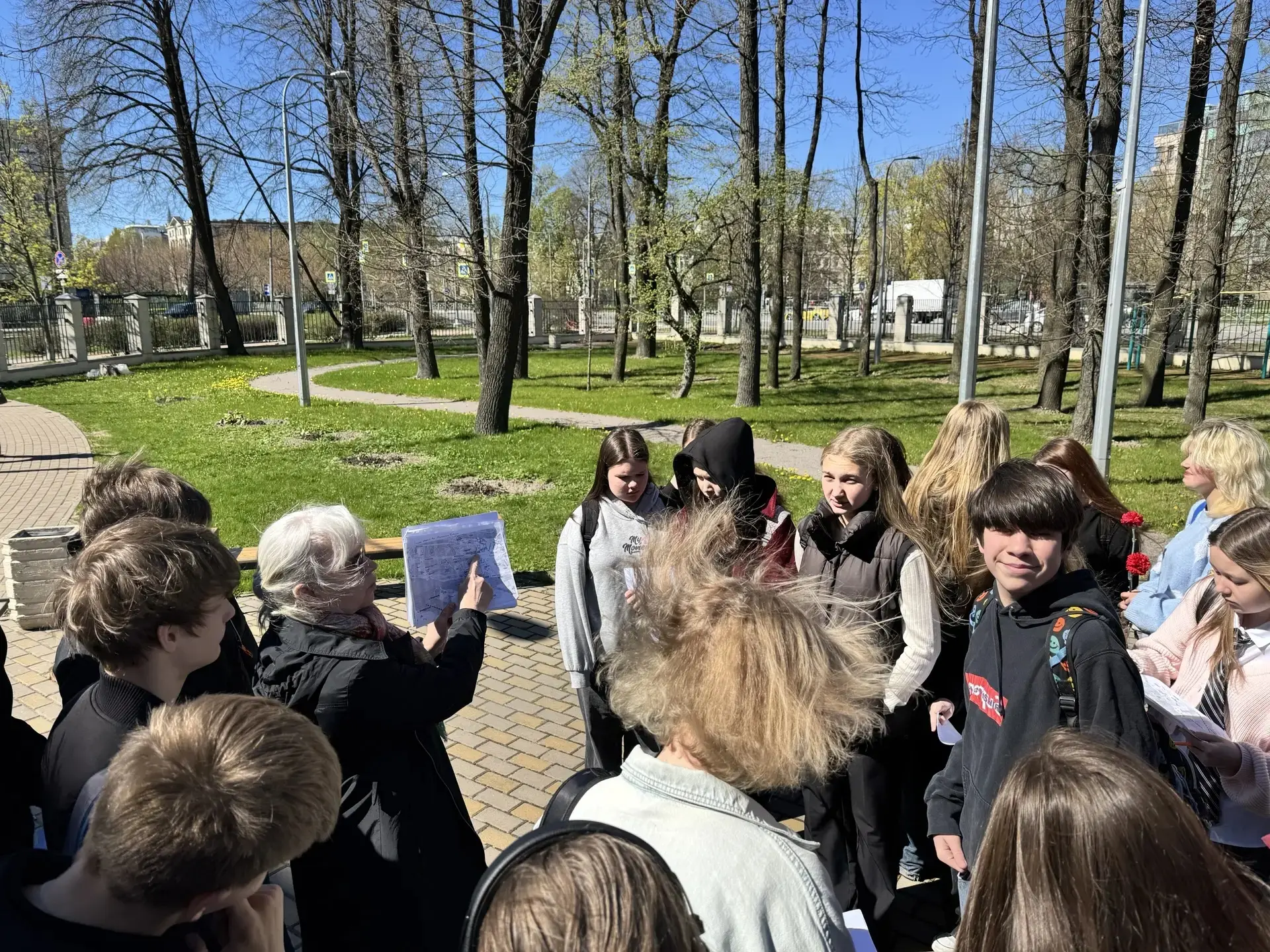 📍 Традиция памяти: экскурсия по Крестовскому острову  В канун 9 Мая, Дня Победы, наши восьмиклассник